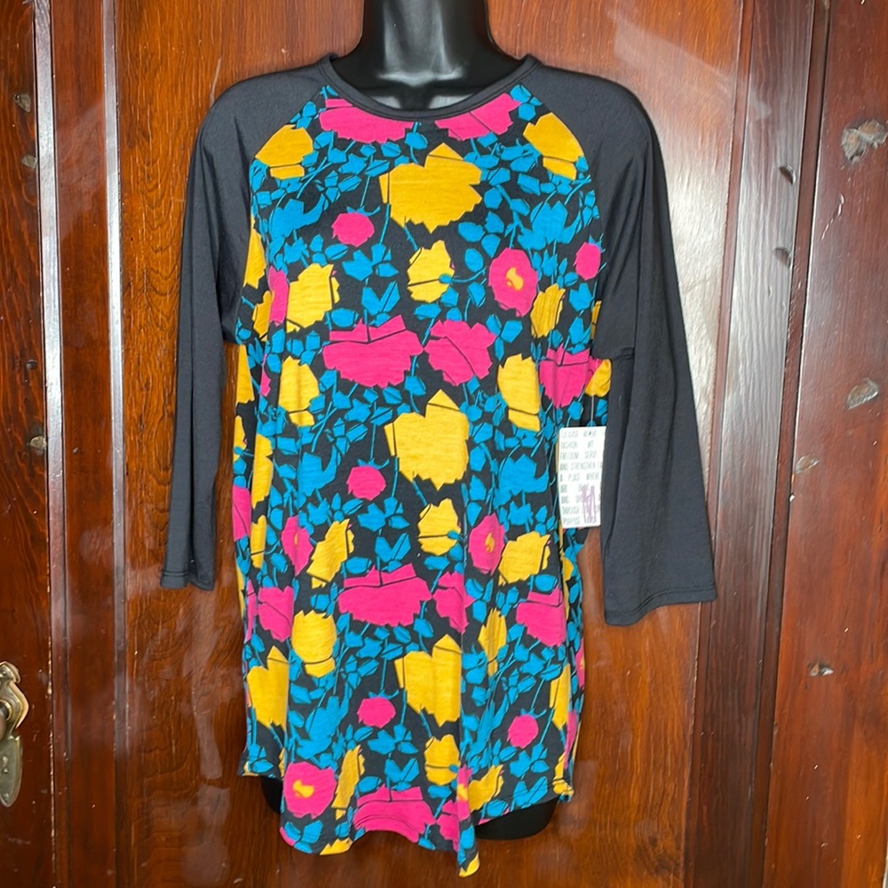 Clearance LuLaRoe Randy t-shirt Med